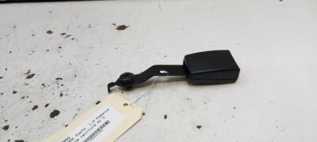 Attache ceinture avant droit