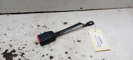 Attache ceinture avant droit