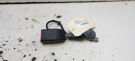 Attache ceinture avant droit