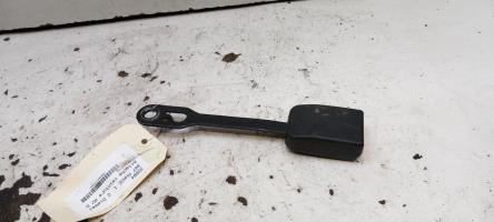Attache ceinture avant droit