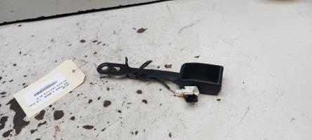 Attache ceinture avant droit
