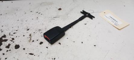 Attache ceinture avant gauche