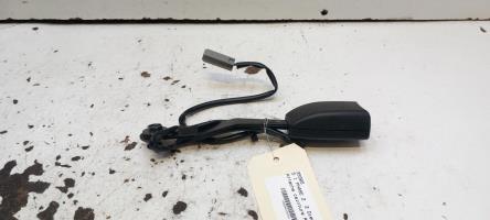 Attache ceinture avant gauche