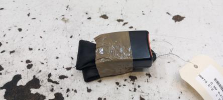 Attache ceinture arriere droit