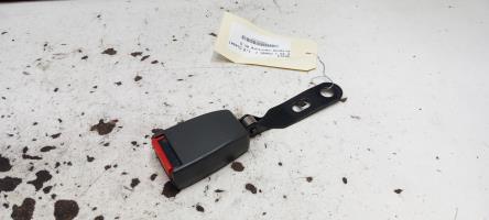 Attache ceinture avant droit