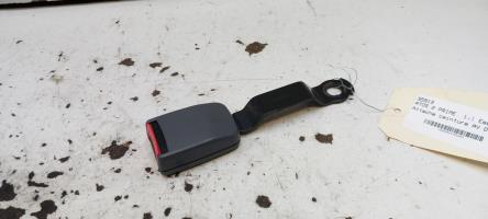 Attache ceinture avant droit