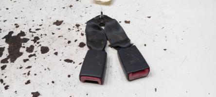Attache ceinture arriere gauche