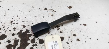 Attache ceinture avant droit