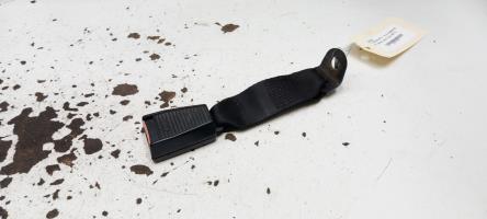 Attache ceinture arriere droit