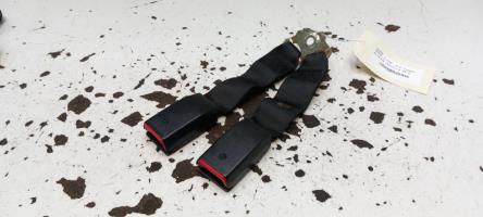 Attache ceinture arriere gauche