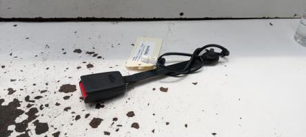Attache ceinture avant droit