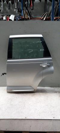 Puerta trasera izquierda