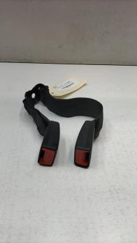 Attache ceinture arriere droit