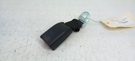 Attache ceinture arriere droit
