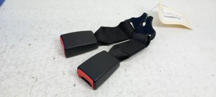 Attache ceinture arriere droit