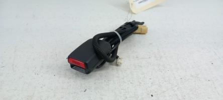 Attache ceinture avant droit