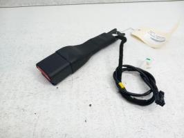 Attache ceinture avant droit
