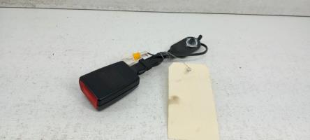 Attache ceinture avant gauche