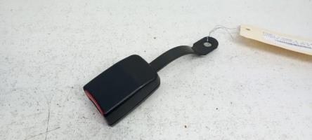 Attache ceinture avant gauche