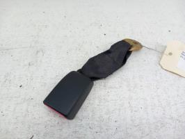 Attache ceinture arriere droit