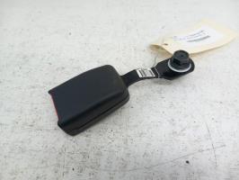 Attache ceinture avant droit
