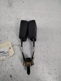 Attache ceinture arriere centrale