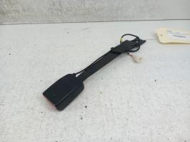 Attache ceinture avant droit