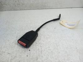 Attache ceinture avant droit