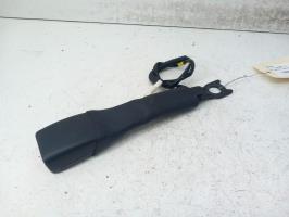 Attache ceinture avant gauche