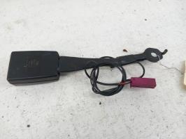 Attache ceinture avant gauche