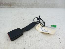 Attache ceinture avant gauche