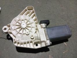 Moteur leve vitre avant gauche