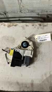 Moteur essuie glace avant gauche