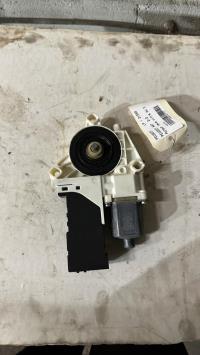 Moteur leve vitre avant droit