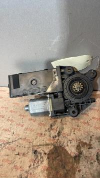 Moteur leve vitre avant gauche