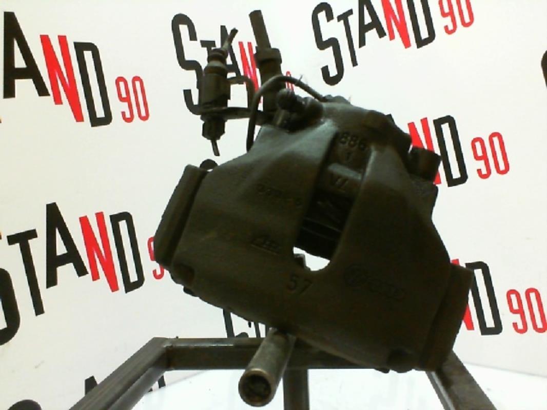 Estribo delantero derecho (freno)