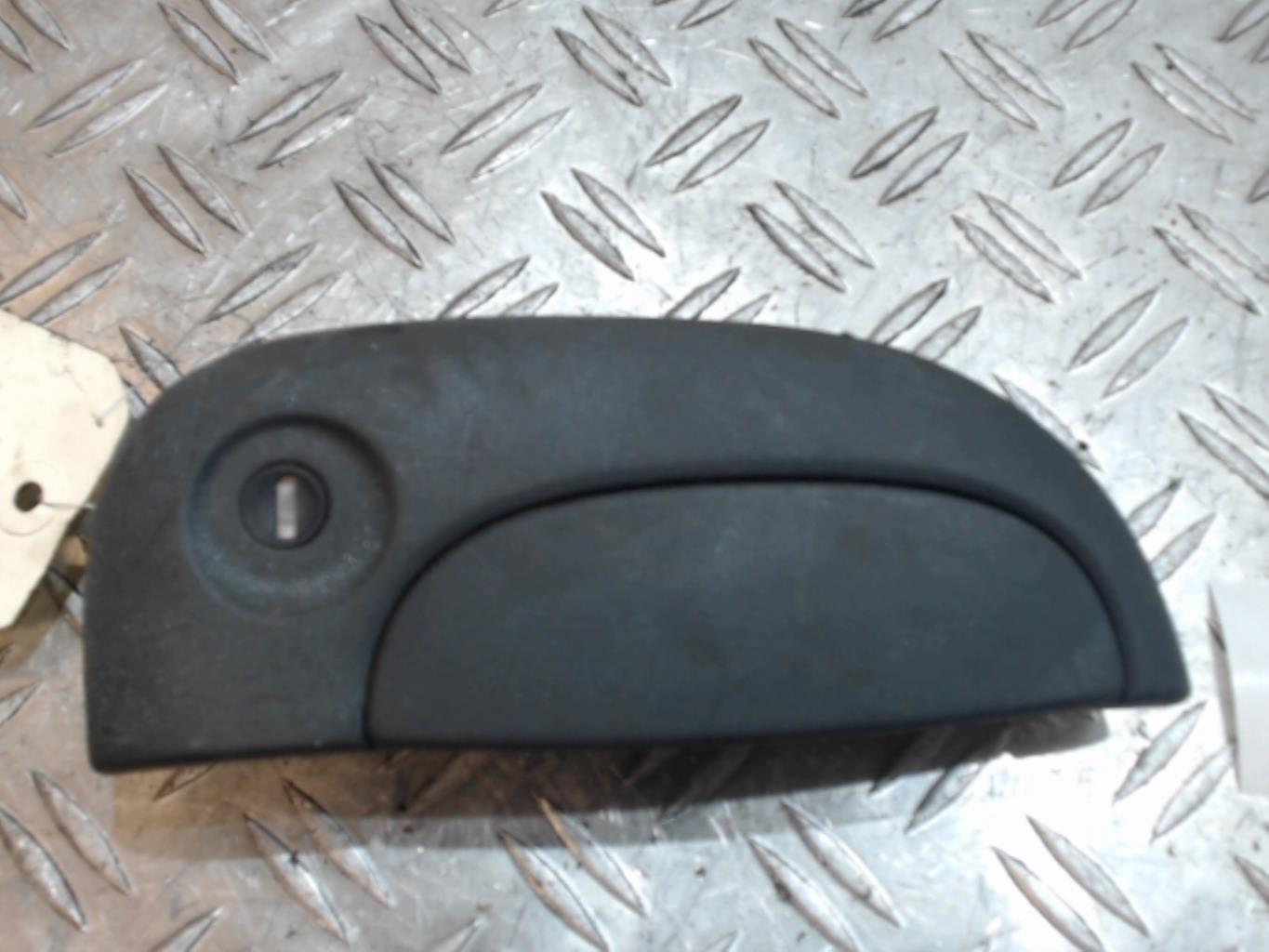 Poignee porte avant droit