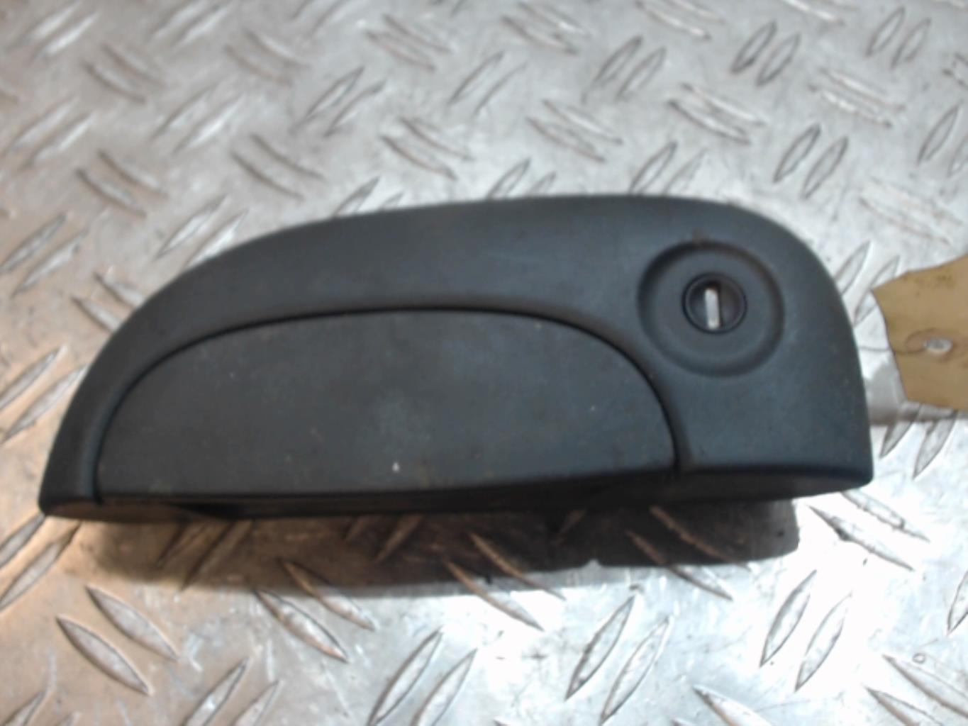 Poignee porte avant gauche