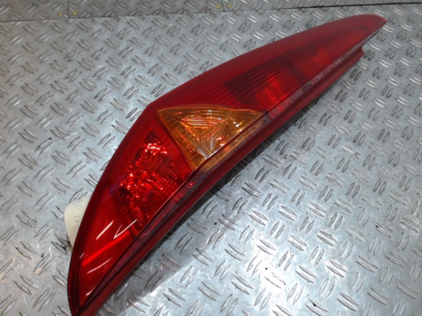 Fanale posteriore principale sinistro (luci)