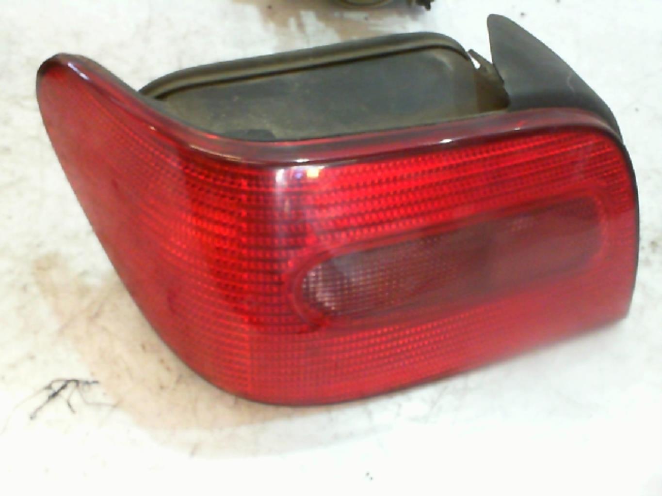 Fanale posteriore principale sinistro (luci)