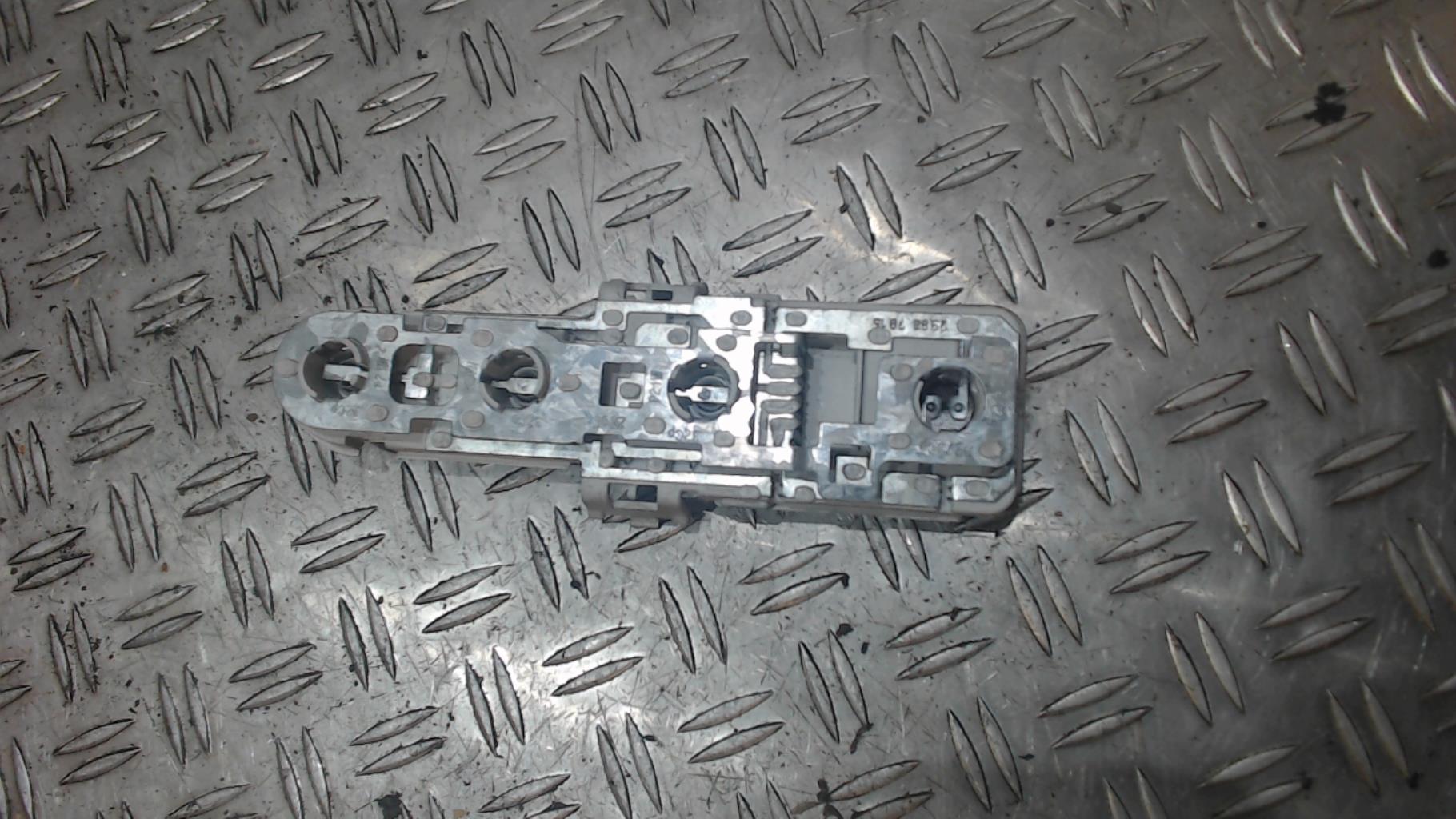 Base portalampade fanale posteriore destro