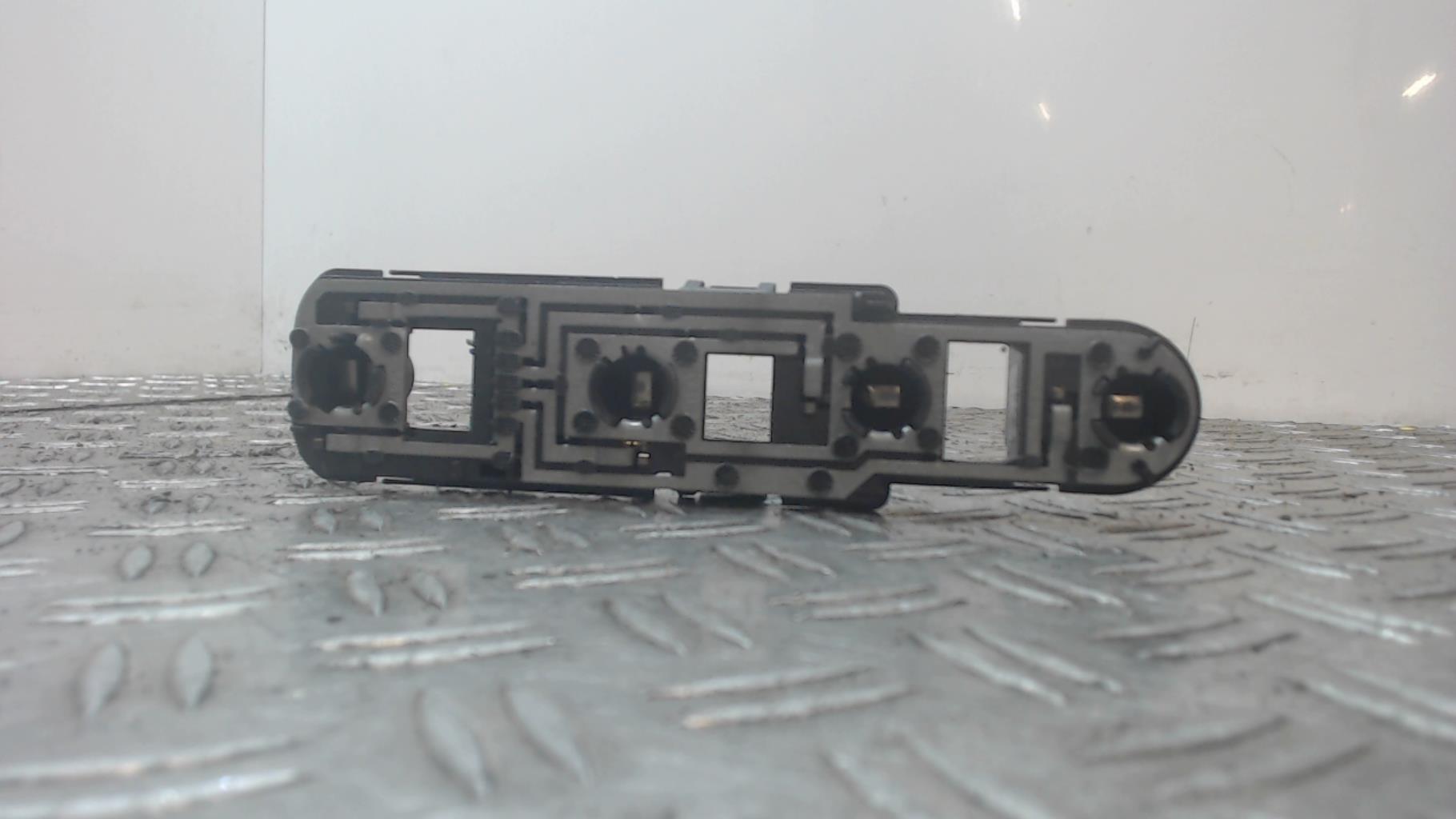 Base portalampade fanale posteriore sinistro