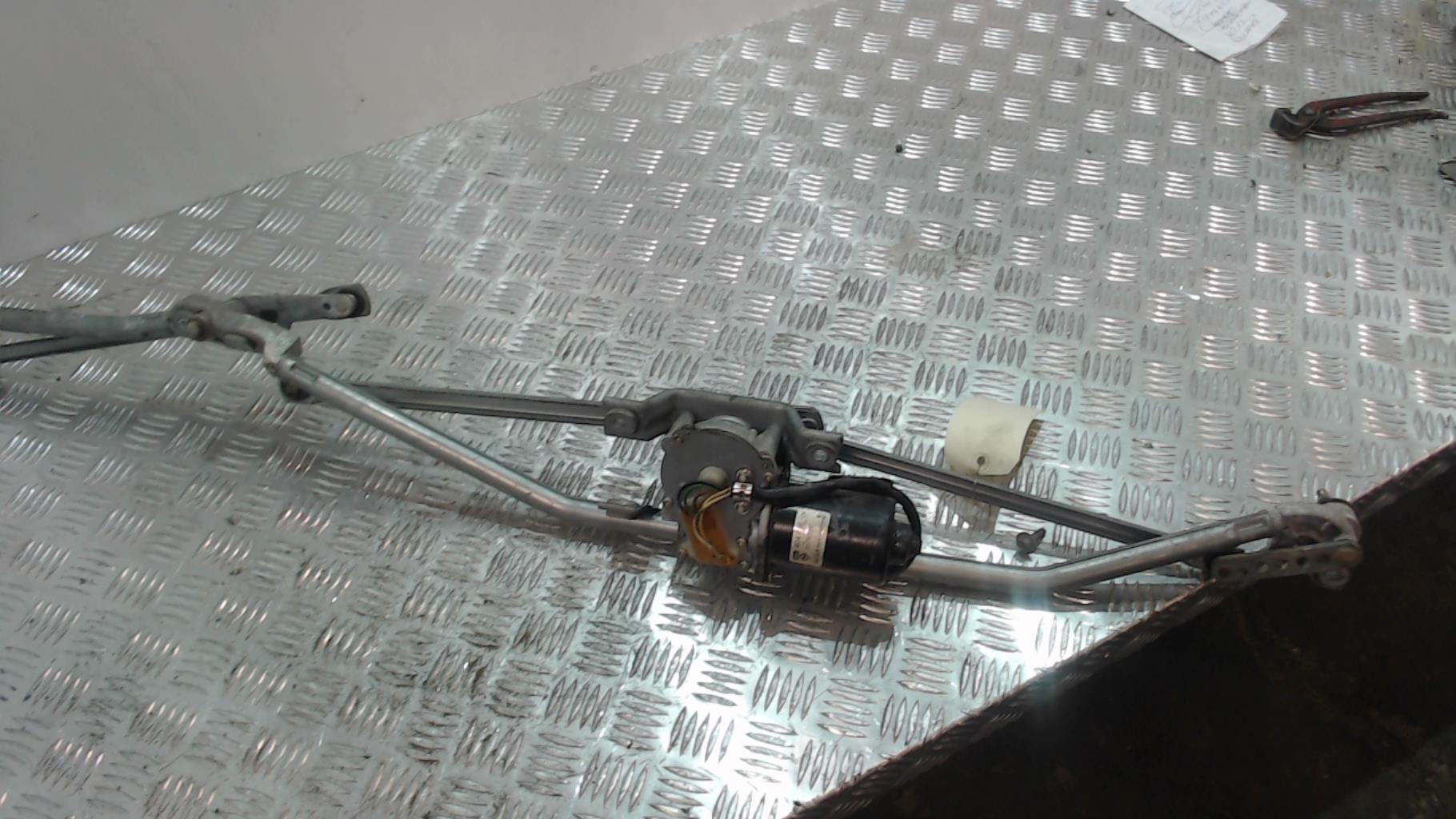 Moteur essuie glace avant