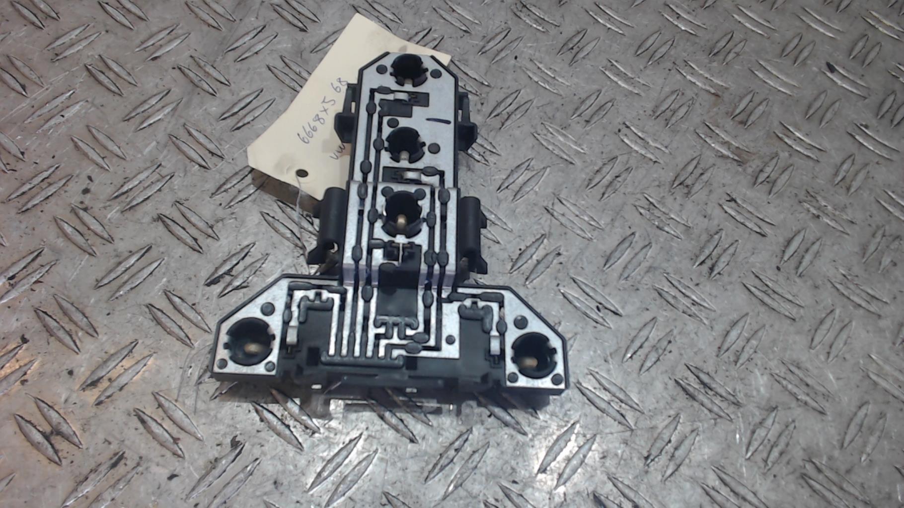 Base portalampade fanale posteriore sinistro