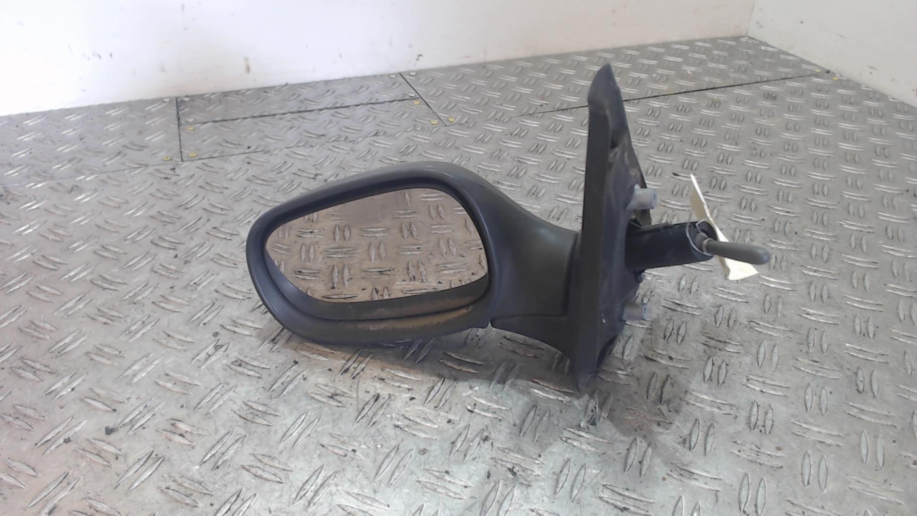 Retrovisor izquierdo