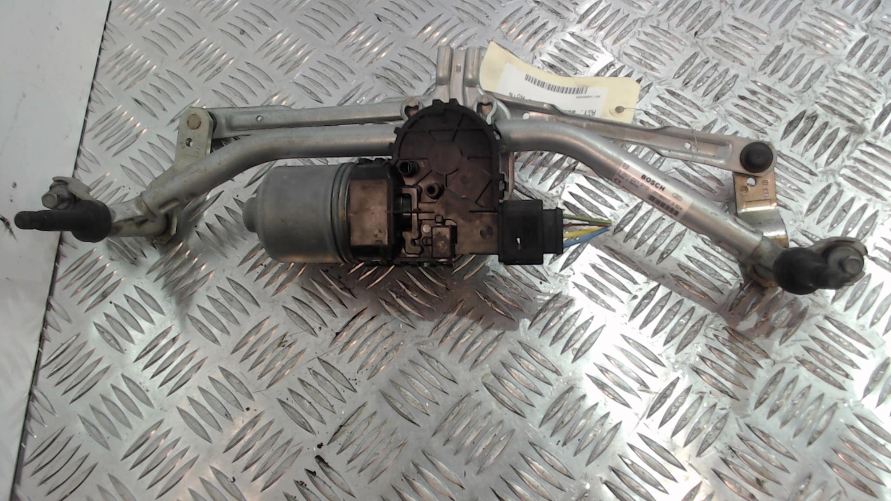 Moteur essuie glace avant