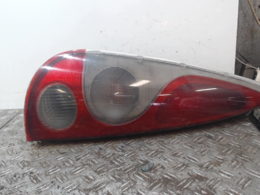 Fanale posteriore principale sinistro (luci)