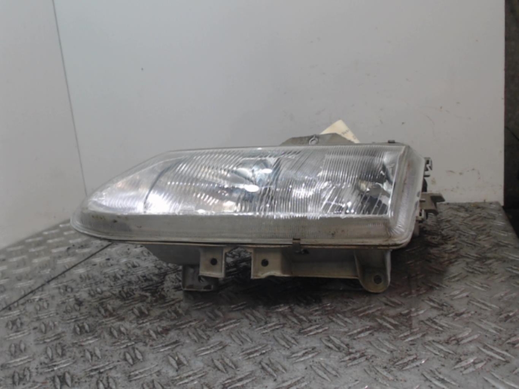 Gruppo ottico anteriore principale sinistro (luci)(faro)