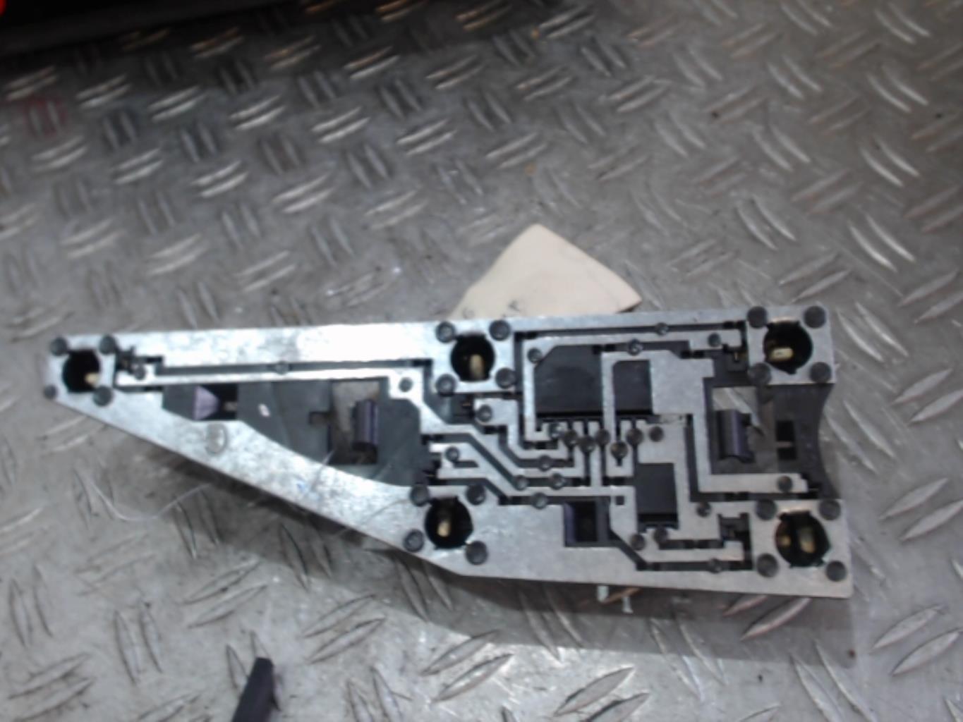Base portalampade fanale posteriore sinistro