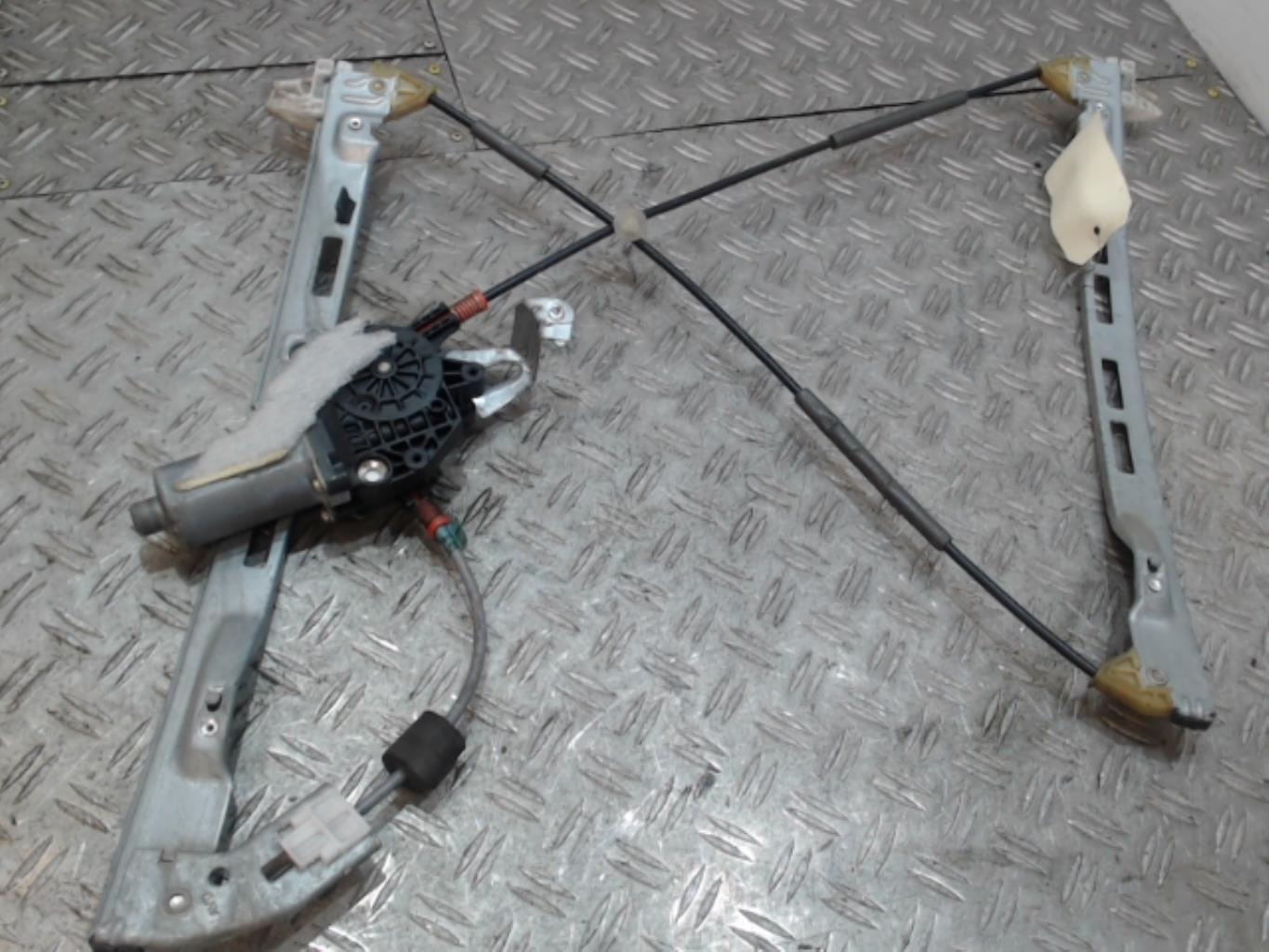 Mecanisme de leve vitre electrique avant droit